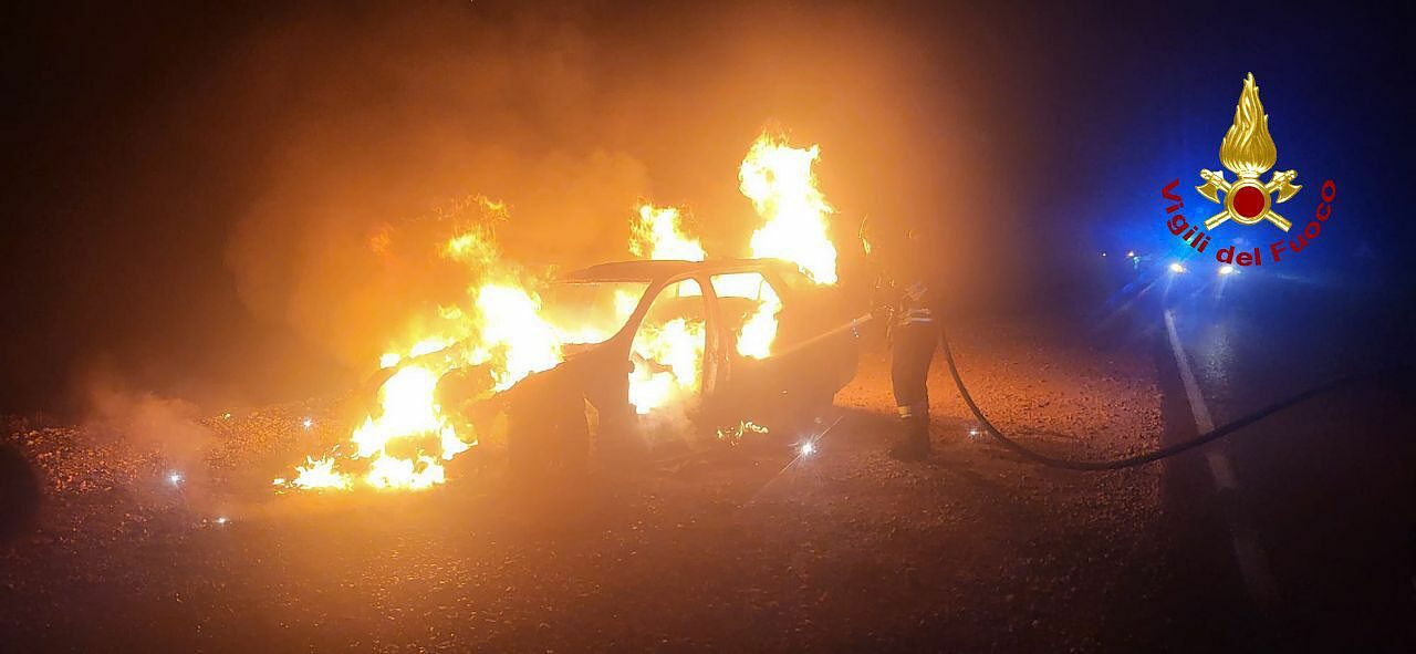 auto incendiata