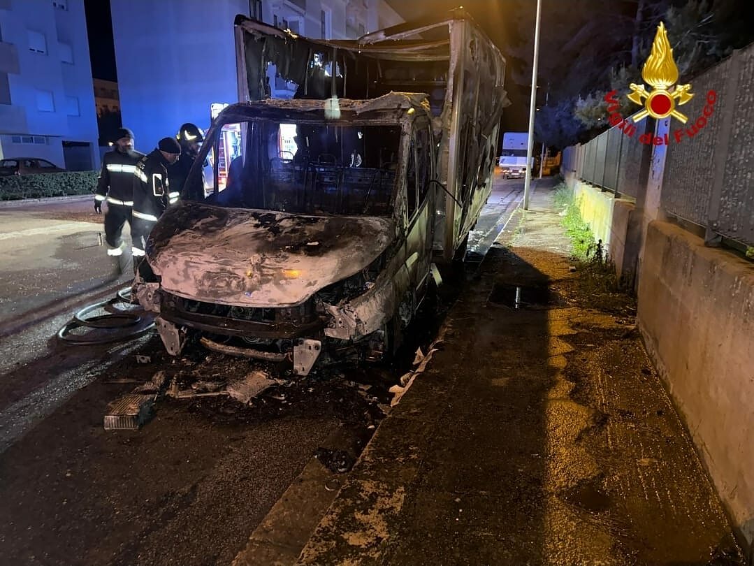 auto incendiata