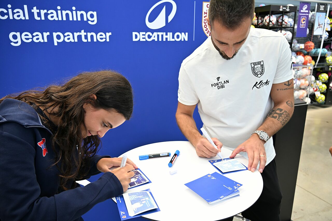 La Reggiana stringe una partnership con Decathlon: il brand sportivo è Official Training Gear Partner