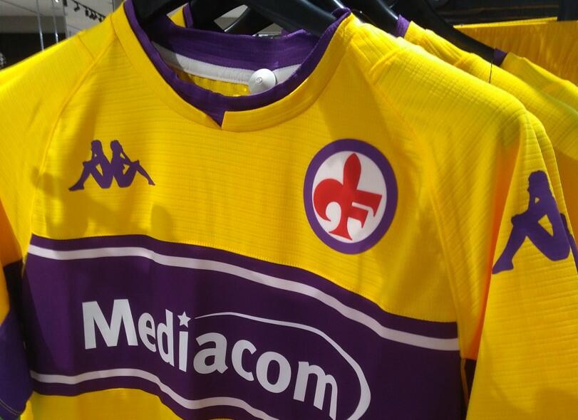 FOTO F1, Ecco le nuove maglie della Fiorentina per la stagione '21/'22