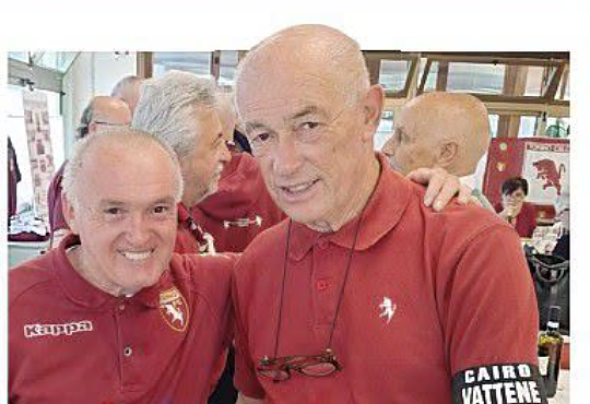 Pulici con la fascia "Cairo vattene"