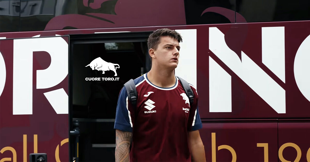 Diego Mascardi scende dal bus del Torino FC