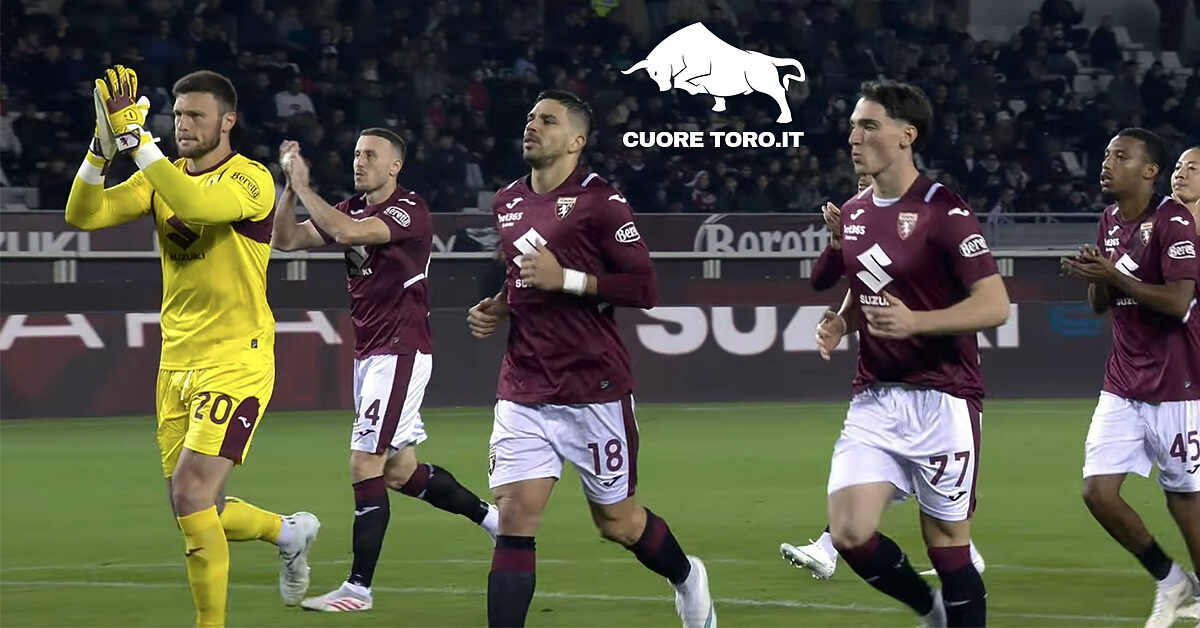 Applauso dei giocatori del Torino sotto la Maratona