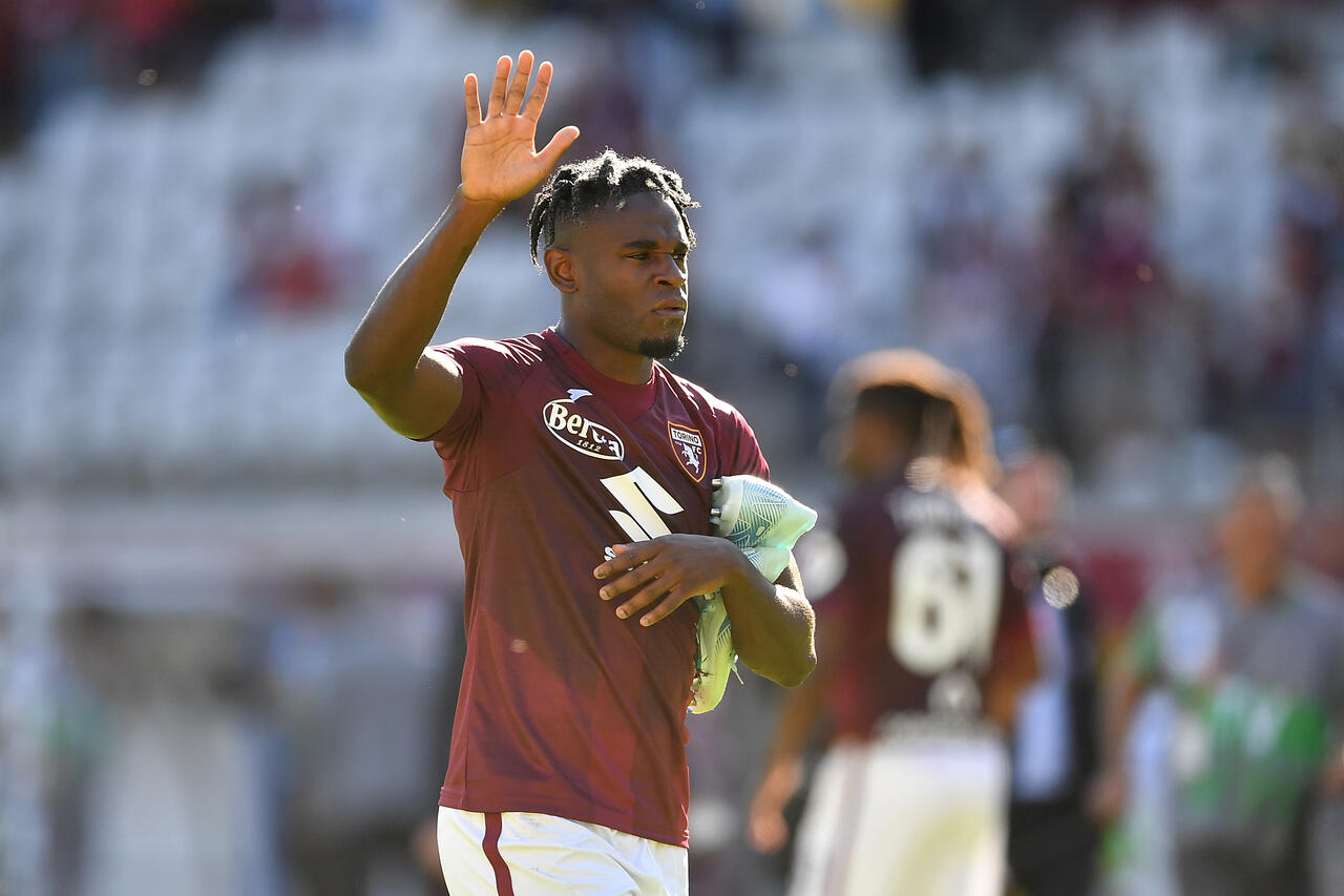 TORINO, ITALIA - 15 SETTEMBRE: Duván Zapata del Torino saluta i tifosi al termine della partita di Serie A tra Torino e Lecce allo Stadio Olimpico di Torino il 15 settembre 2024 a Torino, Italia. (Foto di Valerio Pennicino/Getty Images)        4o