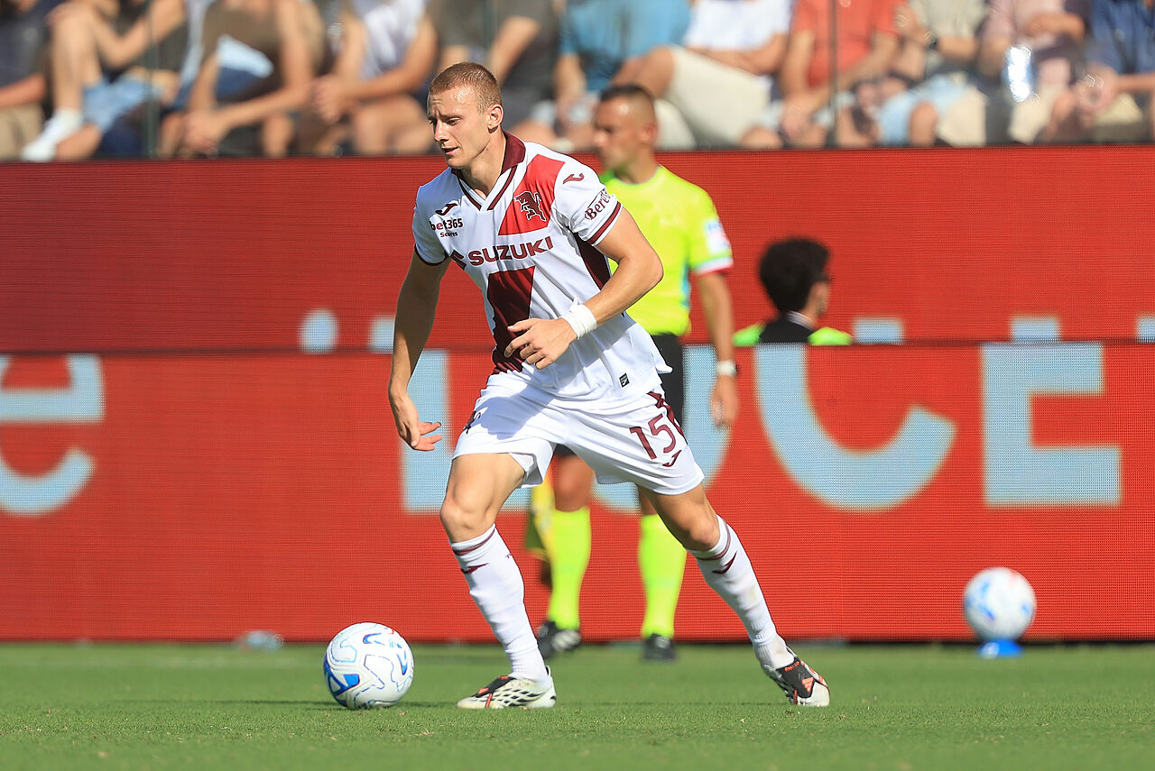 Pietro Comuzzo, in azione con la seconda maglia del Torino FC contro la Fiorentina