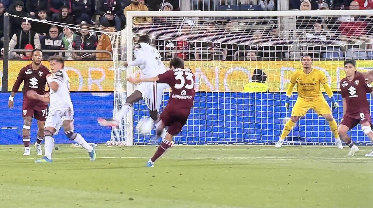 Cagliari Torino: gol di Obrador