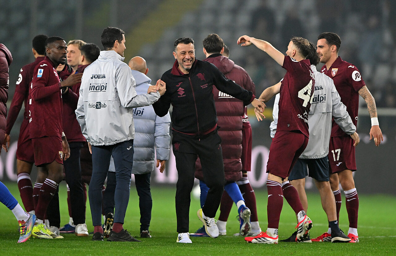 Mister D'Aversa e i giocatori al termine di Torino Lazio