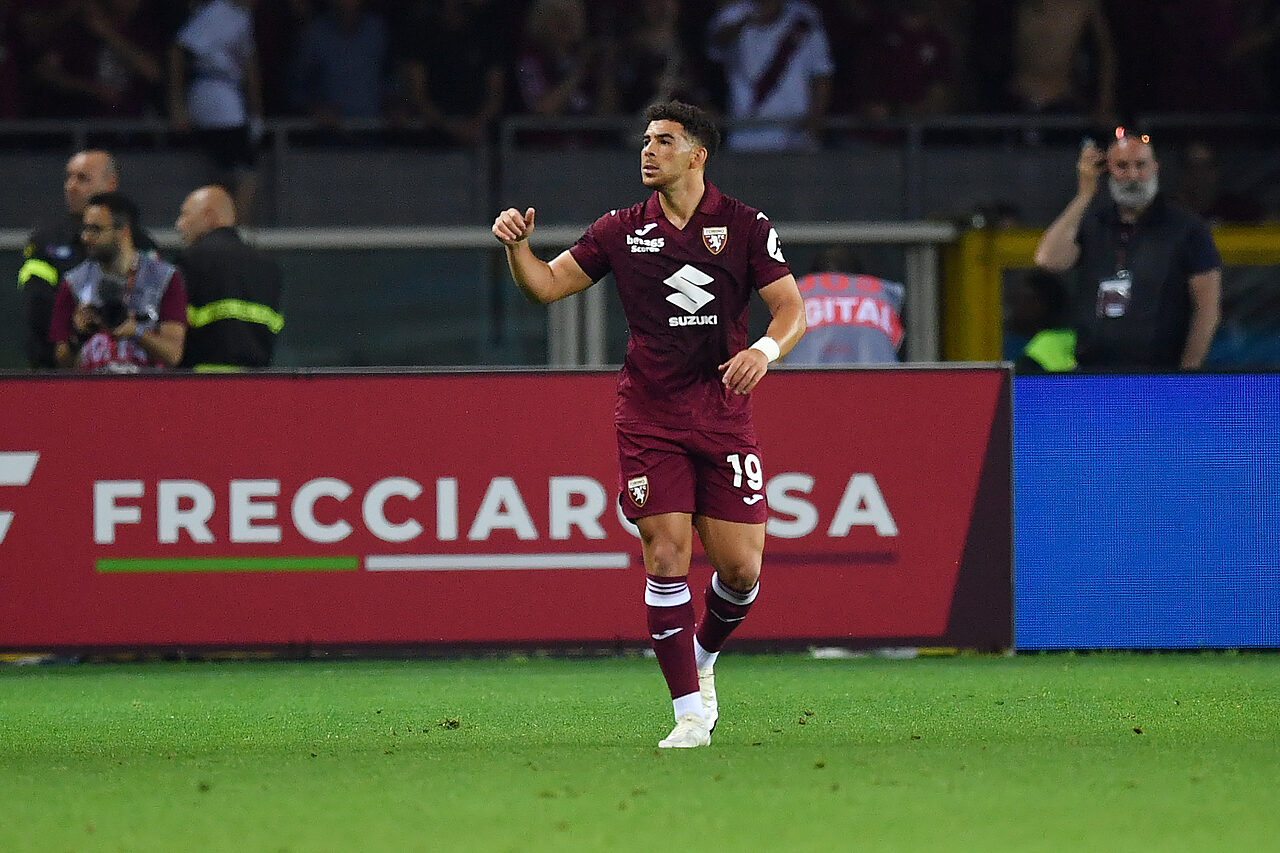 Il definitivo 2-2 di Adams nel derby
