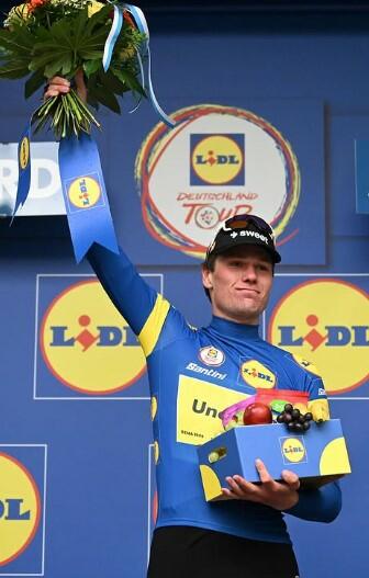 Soren Waerenskjold in maglia blu ©Uno-X Mobility su Instagram