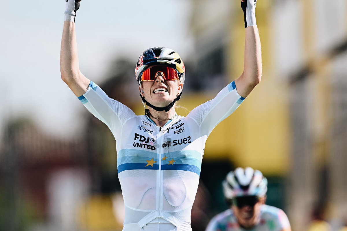 Vollering incendia il Tour de France e vince la quinta tappa. Reusser è ancora lì