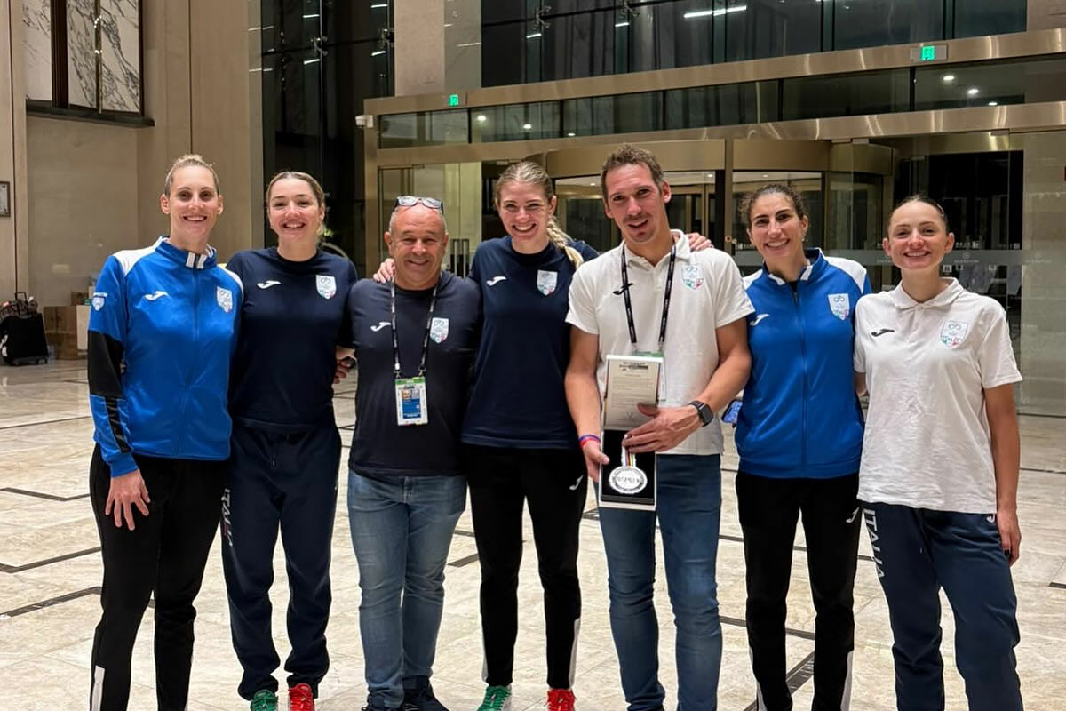 Vittoria Guazzini, Martina Fidanza, Marco Villa, Martina Alzini, Diego Bragato, Elisa Balsamo e Chiara Consonni a Shanghai 2026 © FCI