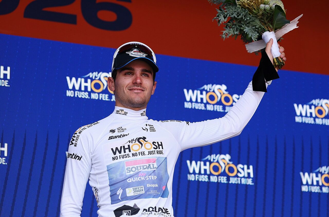Andrea Raccagni Noviero in maglia bianca al Tour Down Under 2026