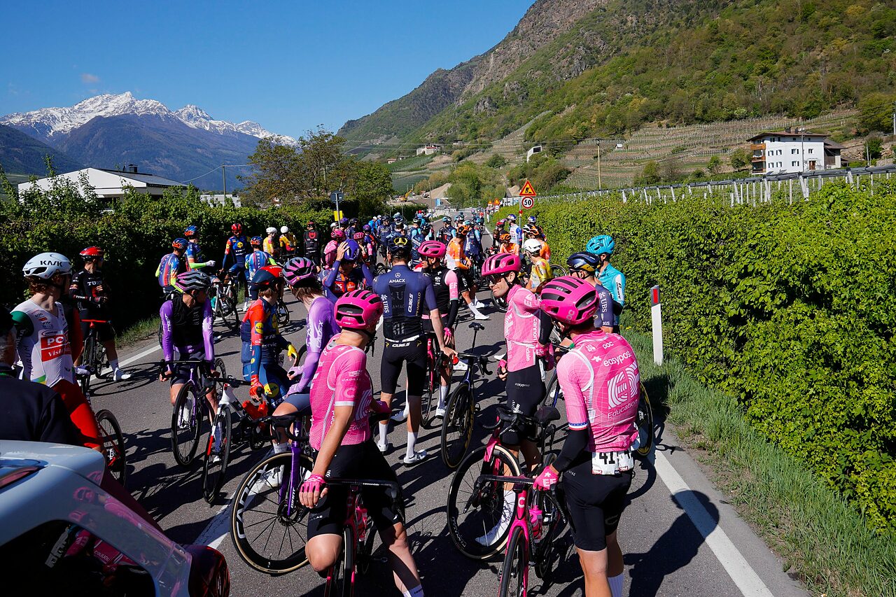 Il gruppo fermo, dopo la caduta (© CorVos)