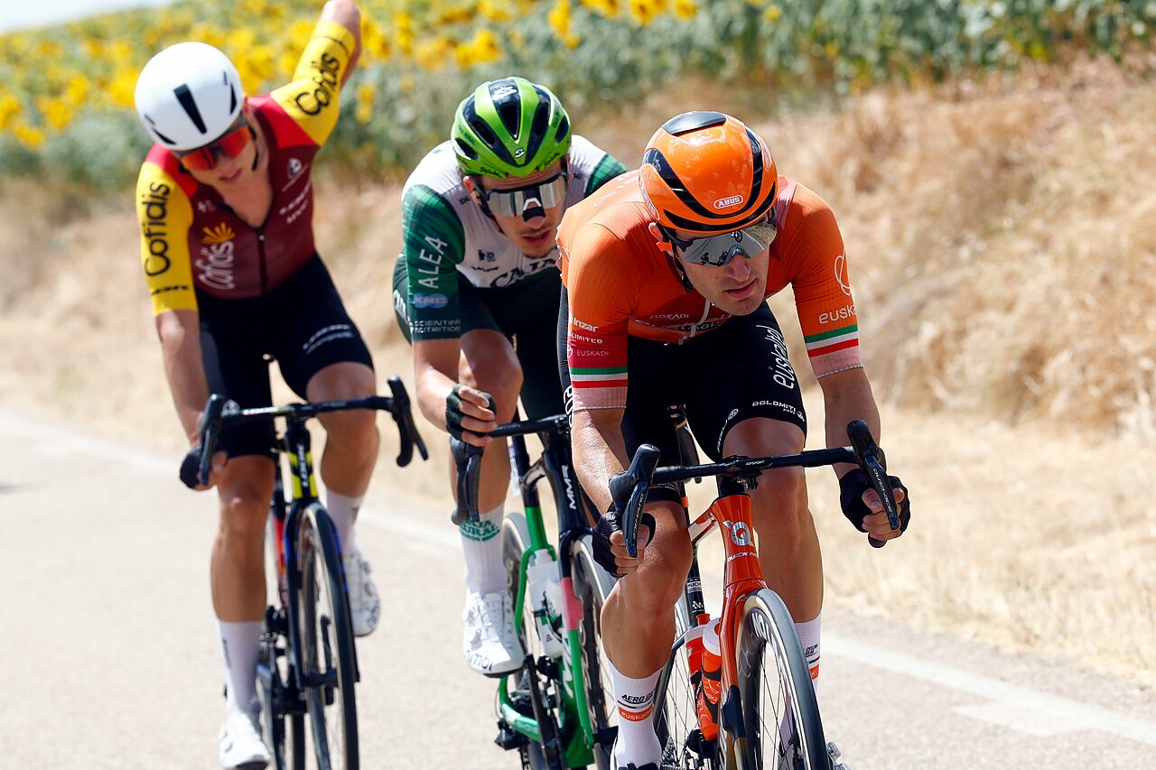 Aznar, Ibanez e Ferron in fuga durante la prima tappa della Vuelta a Burgos 2026 © Euskaltel Euskadi via X