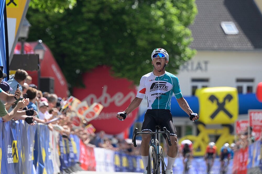 Edgar Cadena vince la terza tappa dell'Oberösterreich Rundfahrt 