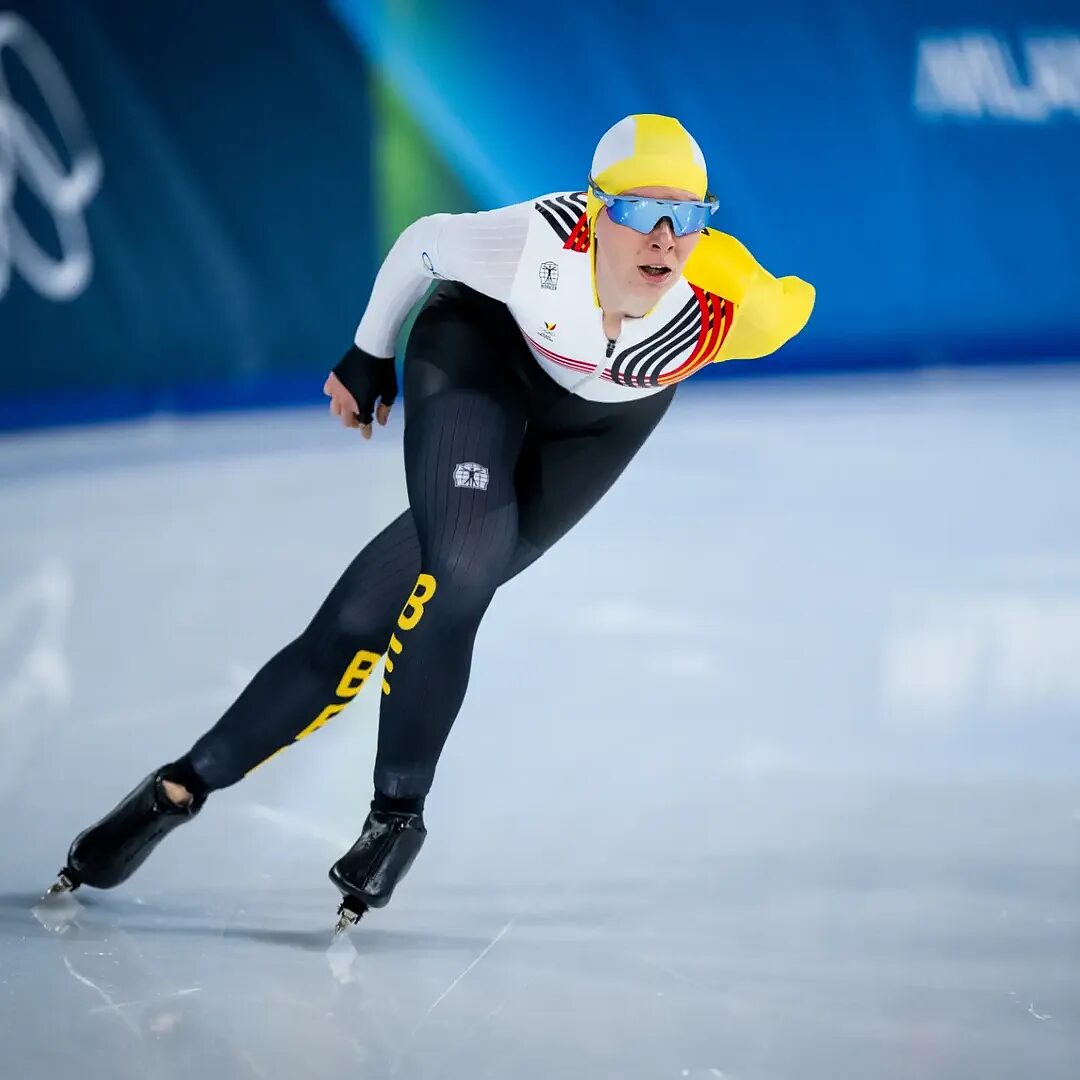 Sandrine Tas in azione nel pattinaggio di velocità a Milano-Cortina 2026 (foto © belgaimage via IG @sandrinetas)