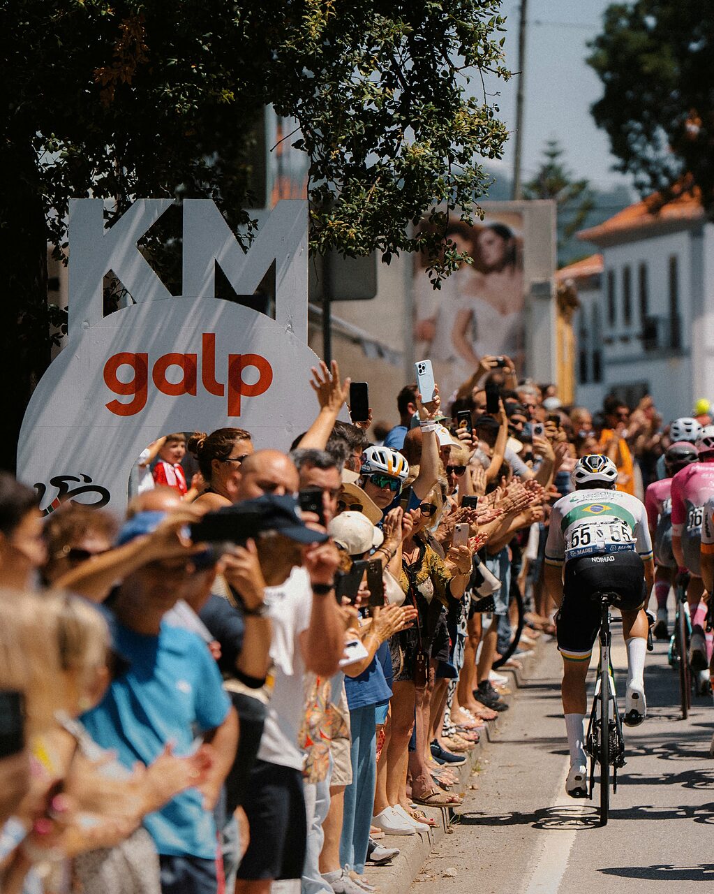 La course, avec un public nombreux autour de la Volta