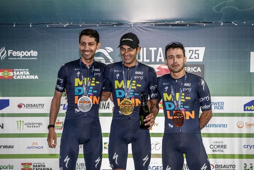 Il podio finale della Volta Ciclística de Santa Catarina