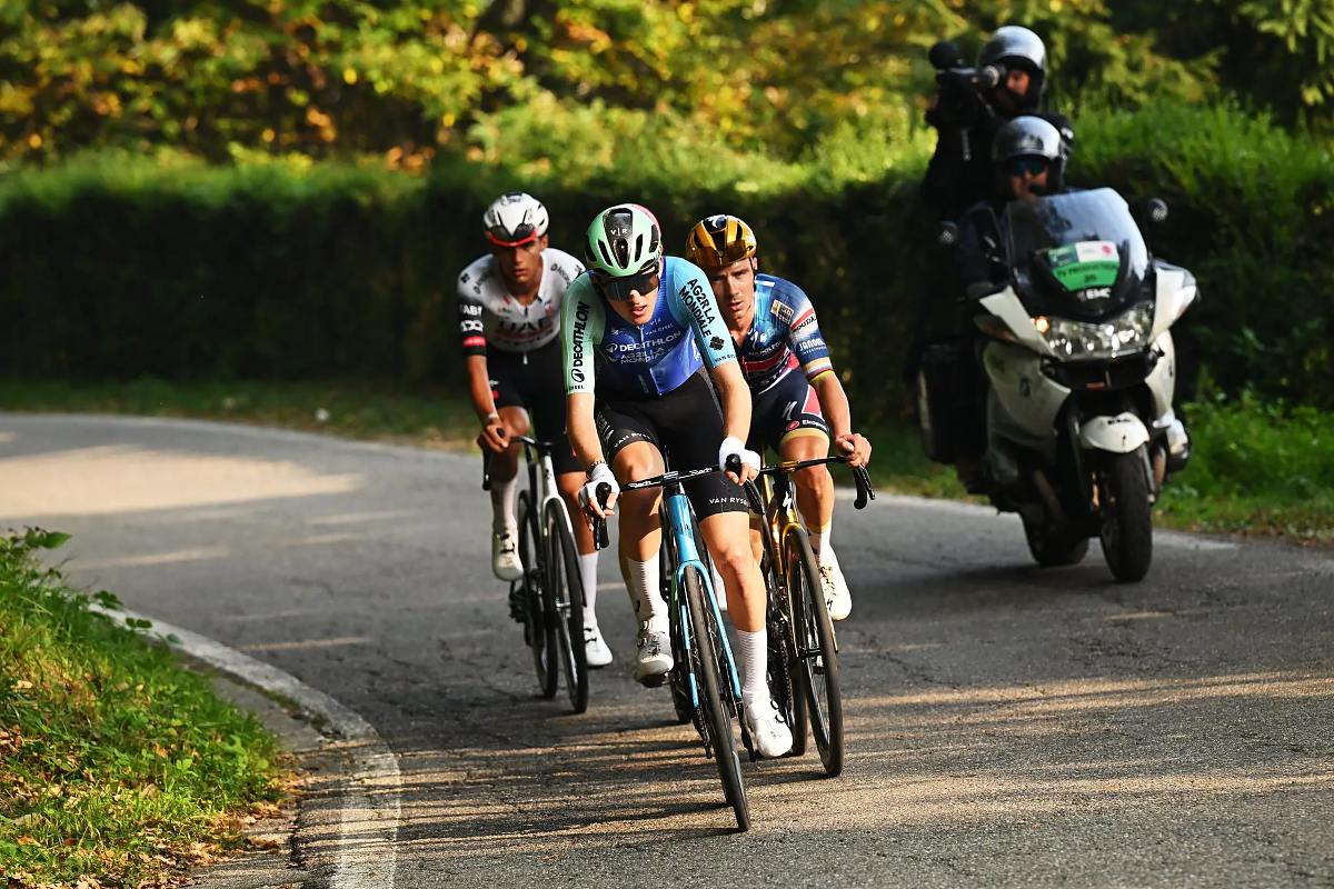Seixas con Evenepoel e Del Toro al Lombardia ©Decathlon AG2R La Mondiale Team