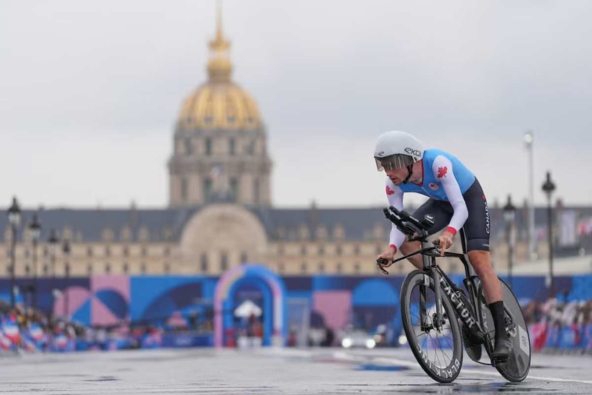 Derek Gee nella cronometro olimpica di Parigi 2024 ©Cycling Canada (Foto Zac Williams/SWpix)