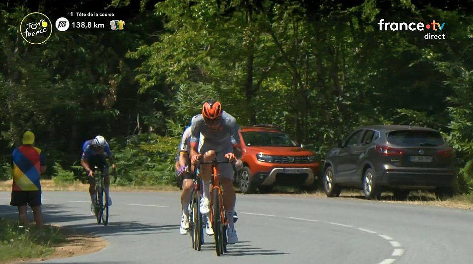 Filippo Ganna all'attacco durante la nona tappa del Tour de France 2026