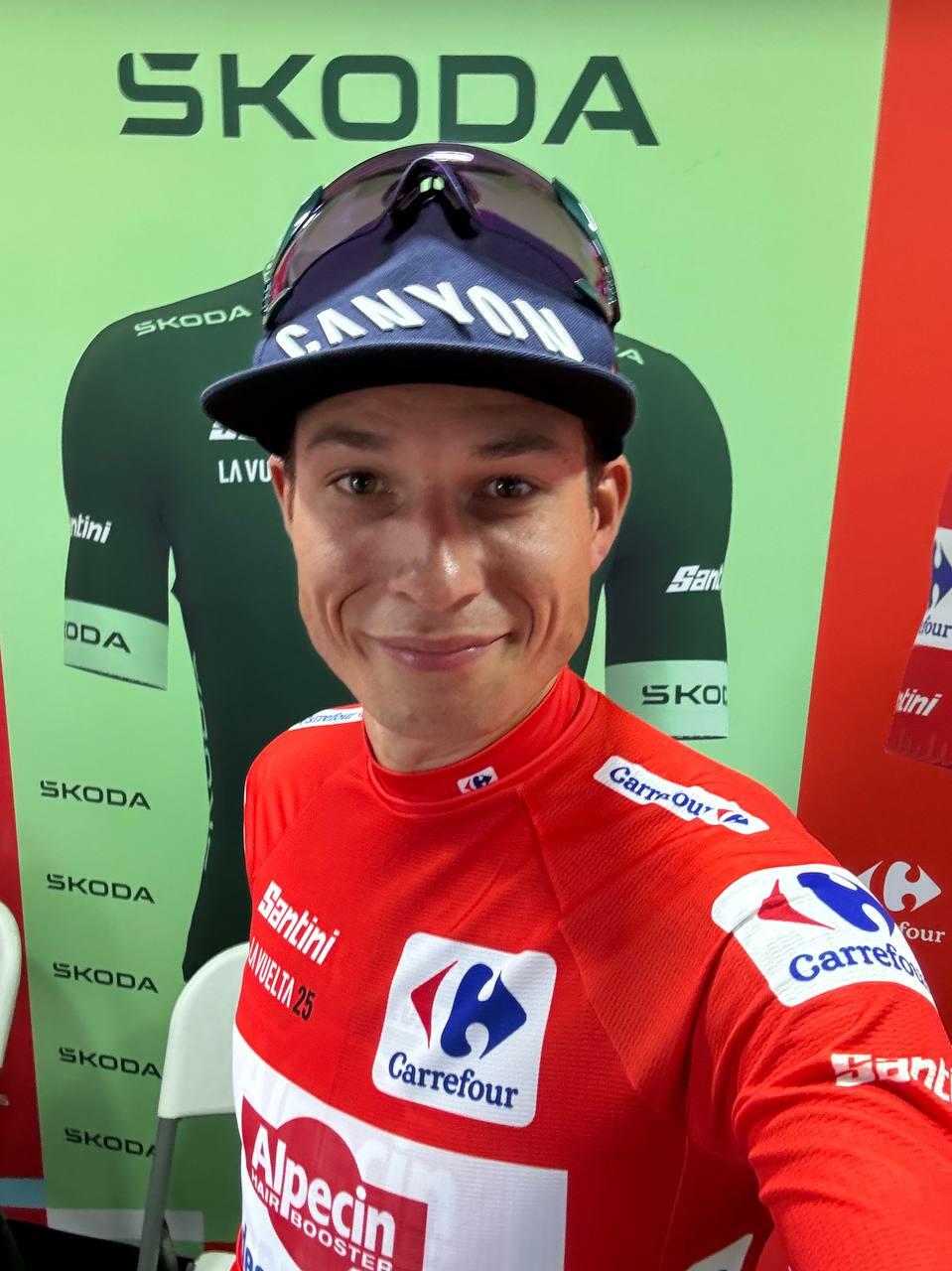 Jasper Philipsen con la maglia rossa della Vuelta a España 2025