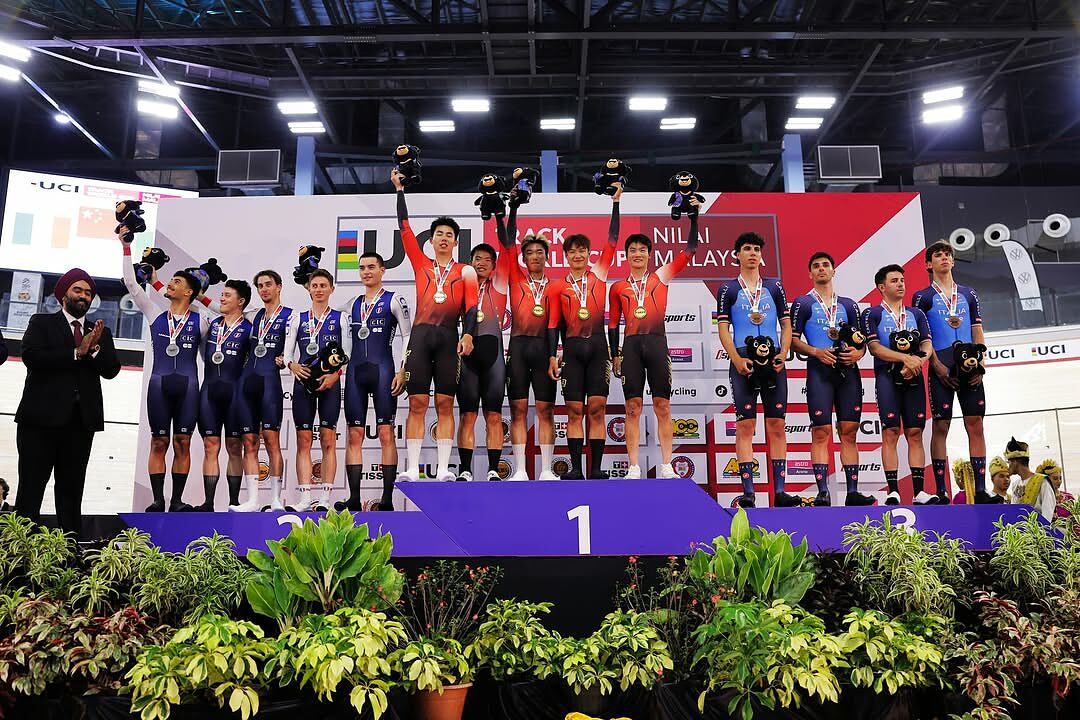 Il quartetto formato da Davide Boscaro, Renato Favero, Etienne Grimod e Francesco Lamon ottiene il terzo posto dell’inseguimento a squadre maschile nella tappa di Coppa del Mondo di Nilai ©UCI Cycling