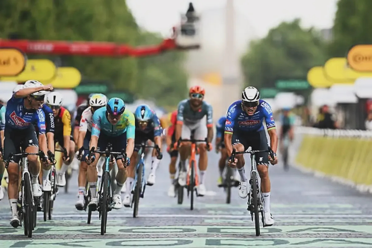 Philipsen: "Mathieu non è egoista, ama aiutare i compagni a vincere". Van der Poel: "Un sogno"