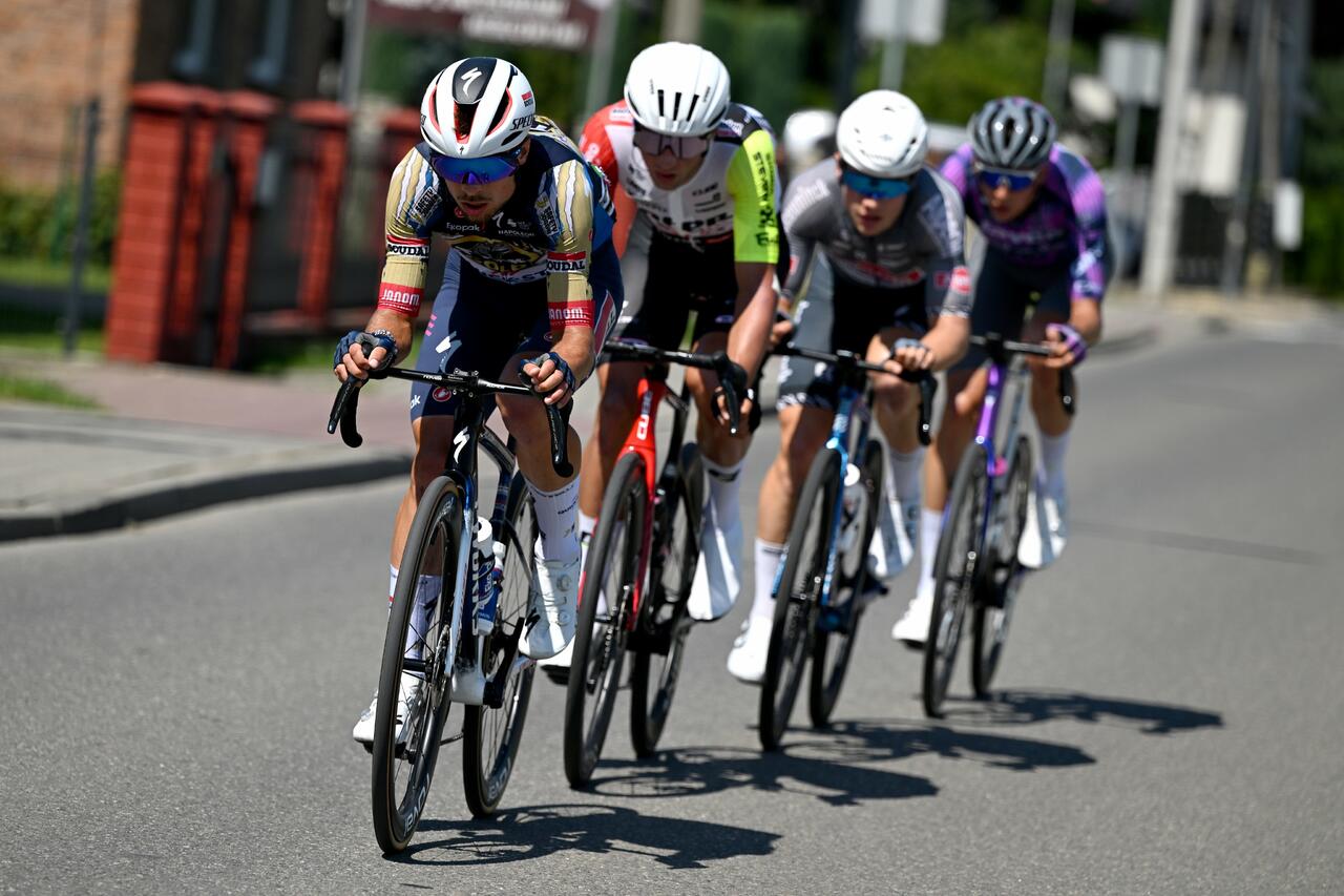 Artz, Gamper, Plowright e Svrček in fuga durante la quinta tappa del Tour de Pologne 2025 © Soudal Quick-Step / GettySport