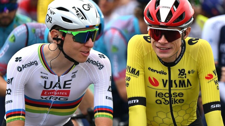 Pogačar e Vingegaard alla partenza di una tappa del Tour de France 2025 (© Getty Images)