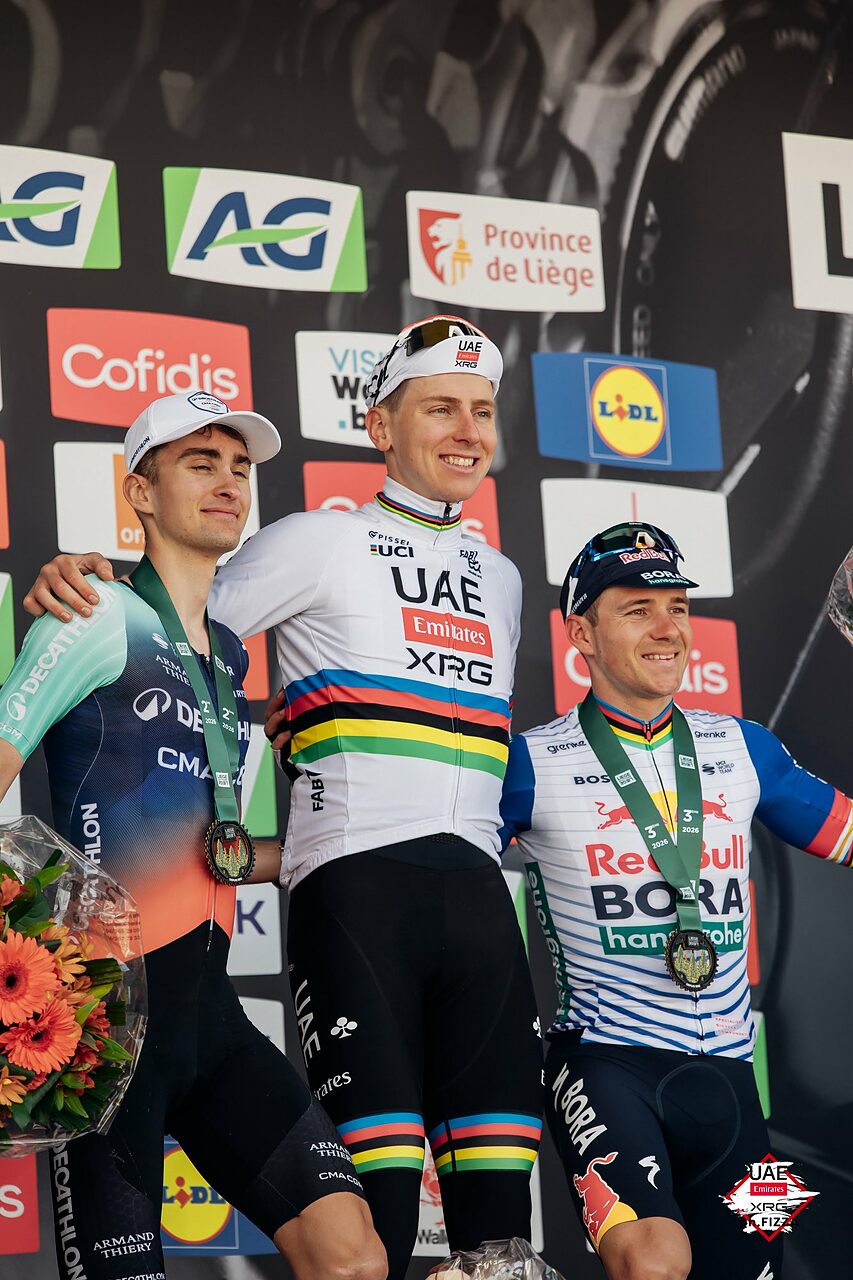 Tadej Pogačar aul podio della Liegi Bastogne Liegi 2026 ©UAE Emirates XRG