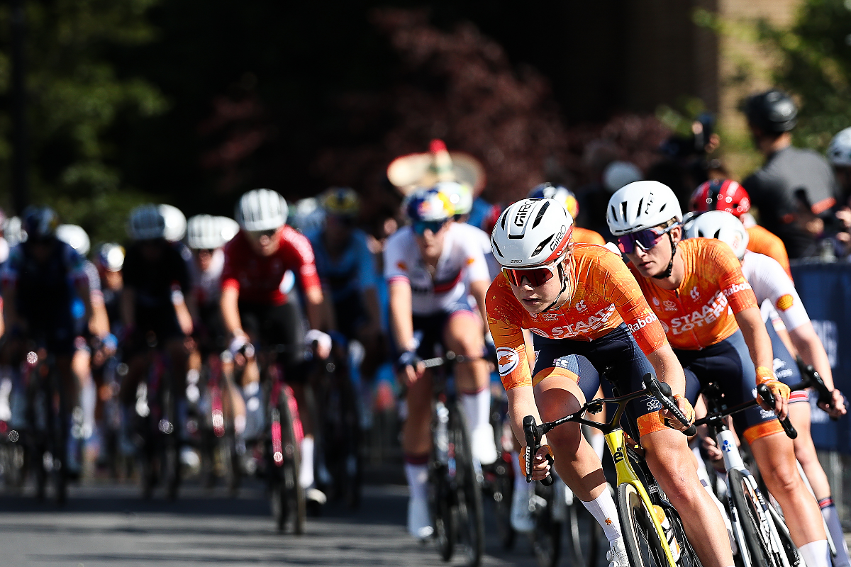 Lieke Nooijen in testa al gruppo ©UCI Cycling