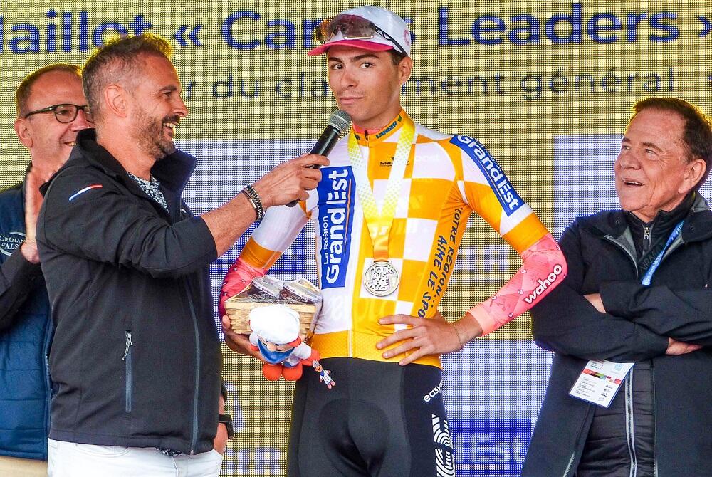 Markel Beloki intervistato sul podio del Tour Alsace