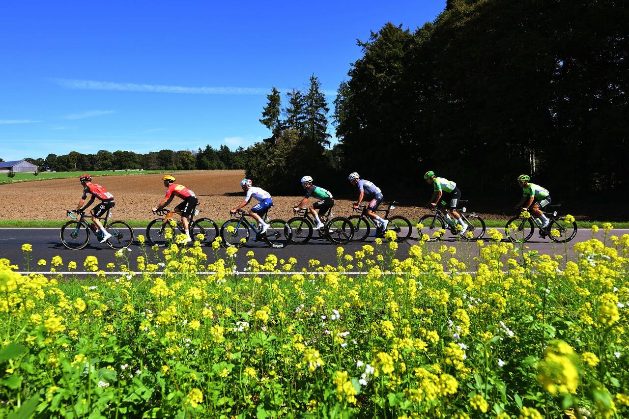 I corridori in fuga durante la terza tappa del Tour de Luxembourg 2025 © Arkéa-B&B Hotels/Getty via X