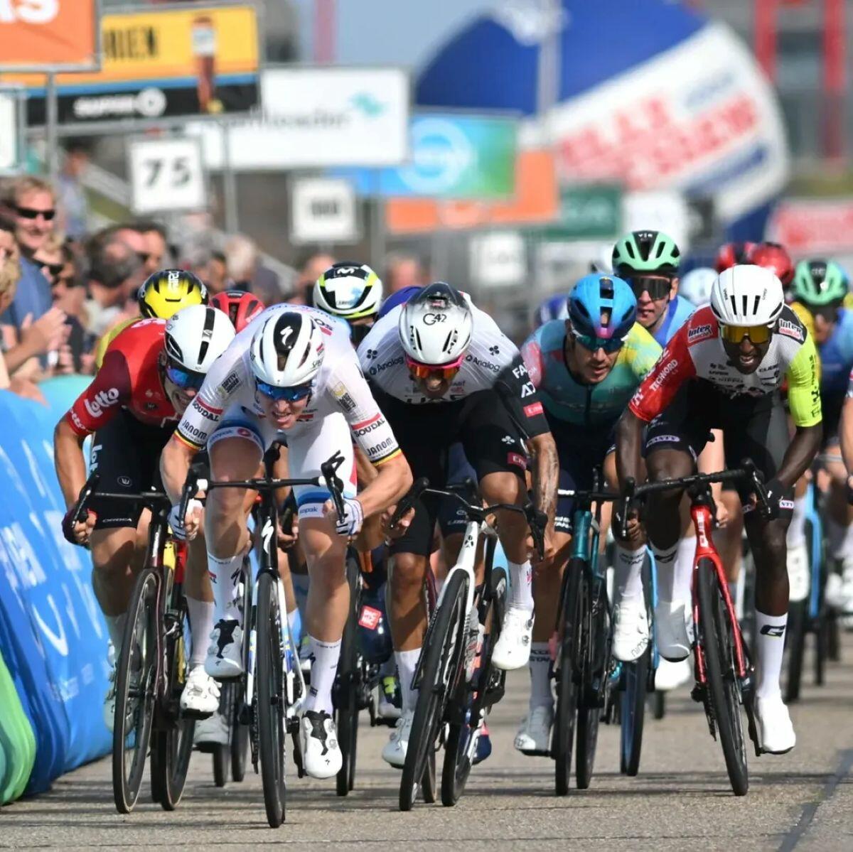 Tim Merlier vince la prima tappa del Renewi Tour 2025 ©_bikes_bikes via IG