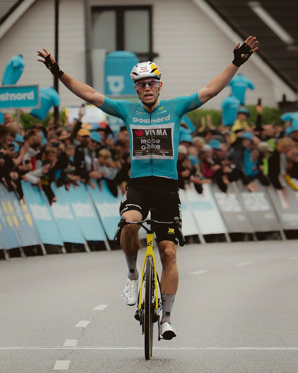 Wout van Aert vittorioso sul traguardo di Vejle © Mark Toepfer via Instagram