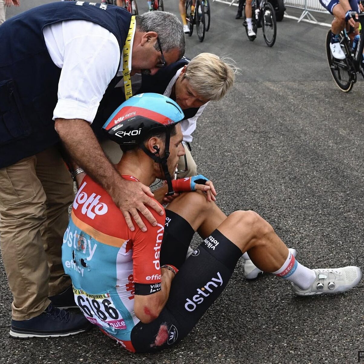 Jacopo Guarnieri dolorante, dopo una caduta