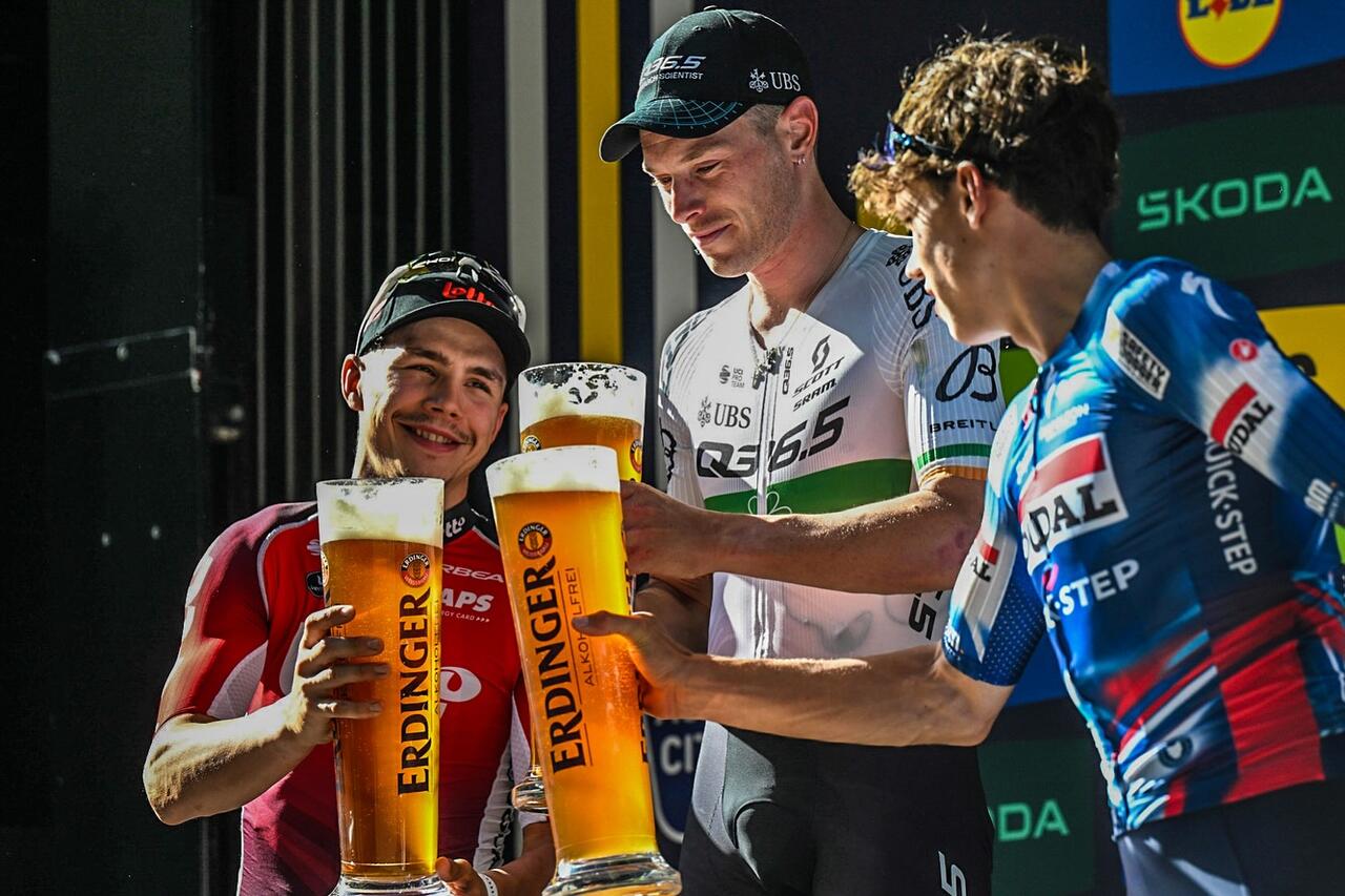  Rory Townsend sul podio della ADAC Cyclassics Hamburg 2025 ©Sprint Cycling Agency