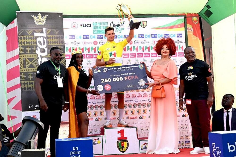 Alexandre Mayer festeggia la vittoria finale al GP Chantal Biya