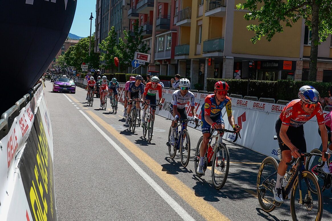 La fuga durante l'ultima tappa del Tour of the Alps 2026 © Polti VisitMalta / SprintCycling