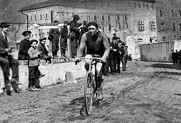 Giovanni Gerbi al Giro di Lombardia 1905 © Wikipedia