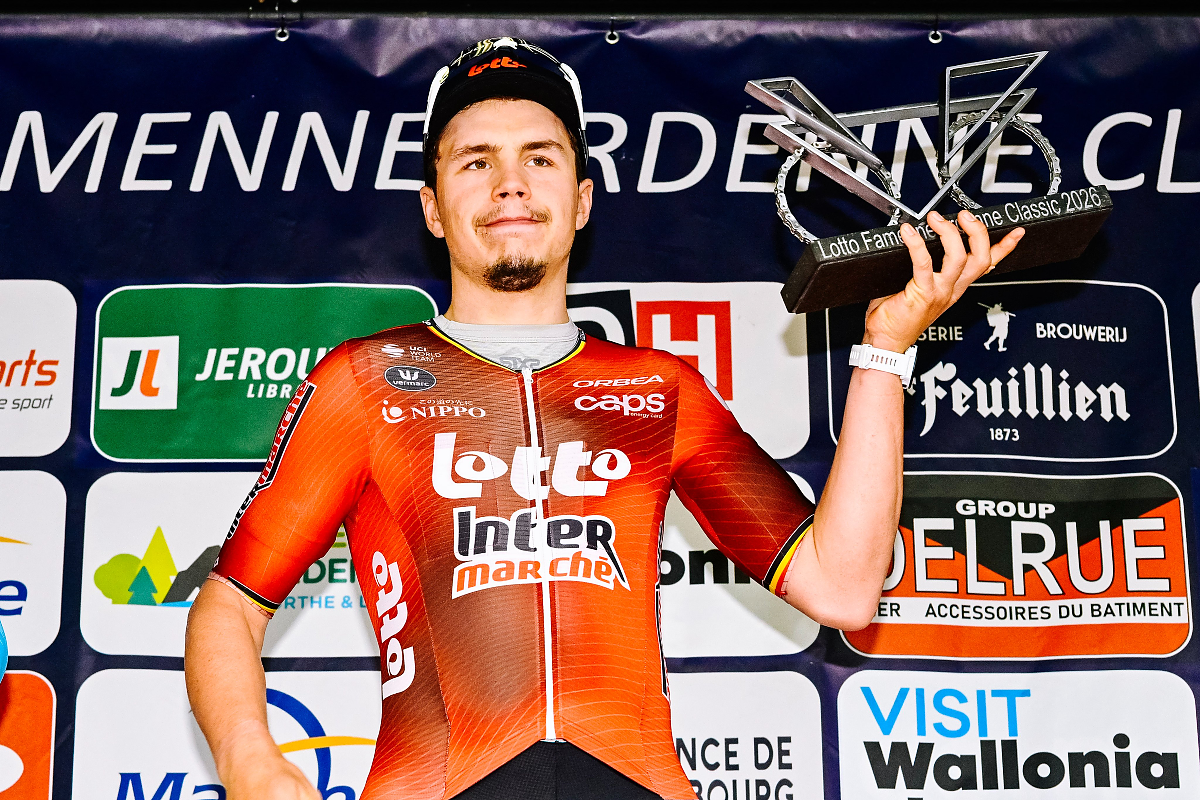 Arnaud De Lie sul podio della Famenne Ardenne Classic ©Lotto Intermarché