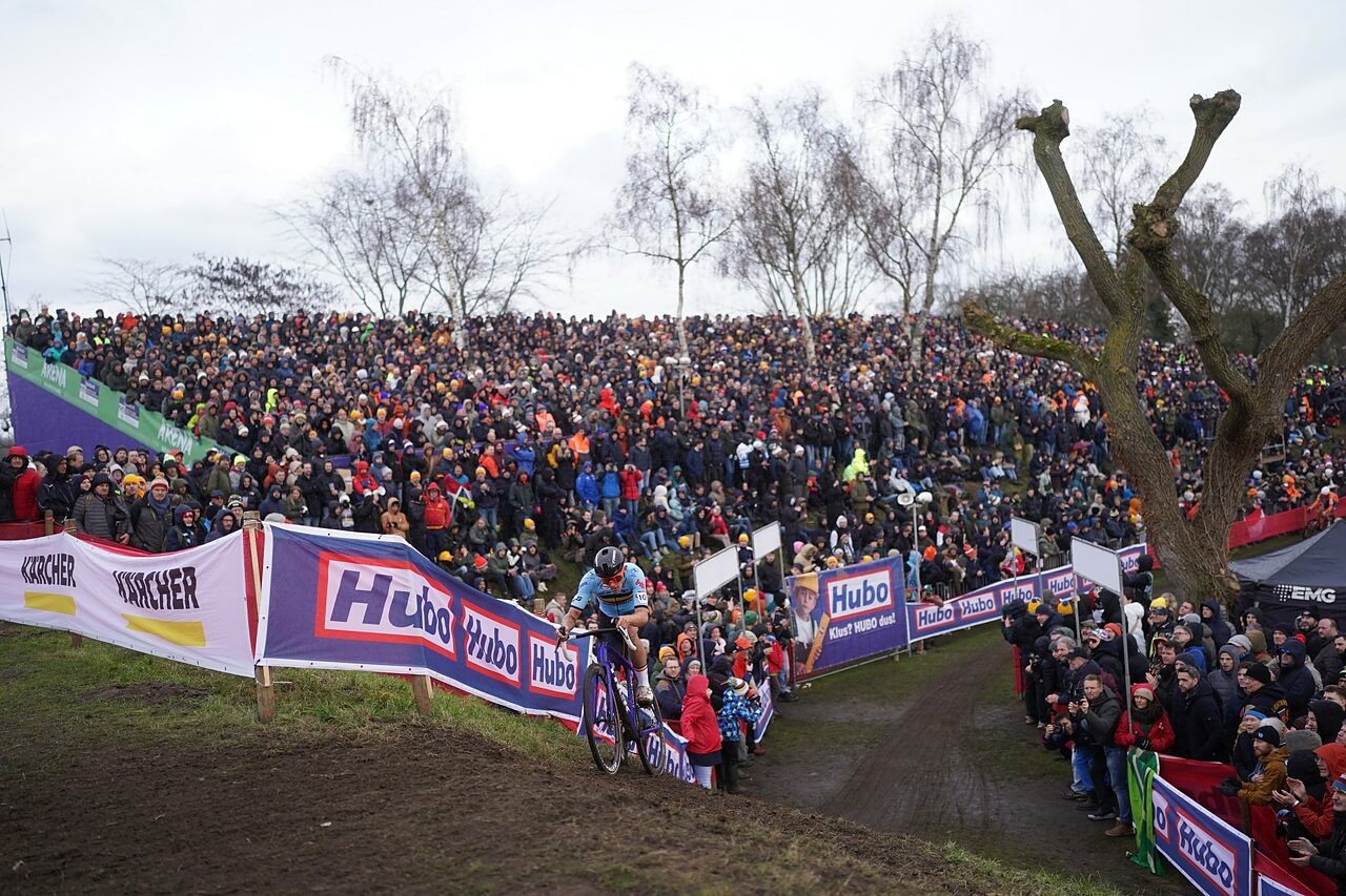 Le ripide parti di Hulst sono state fatali a Thibau Nys nella lotta per il secondo posto con Tibor Del Grosso © UCI Cyclocross