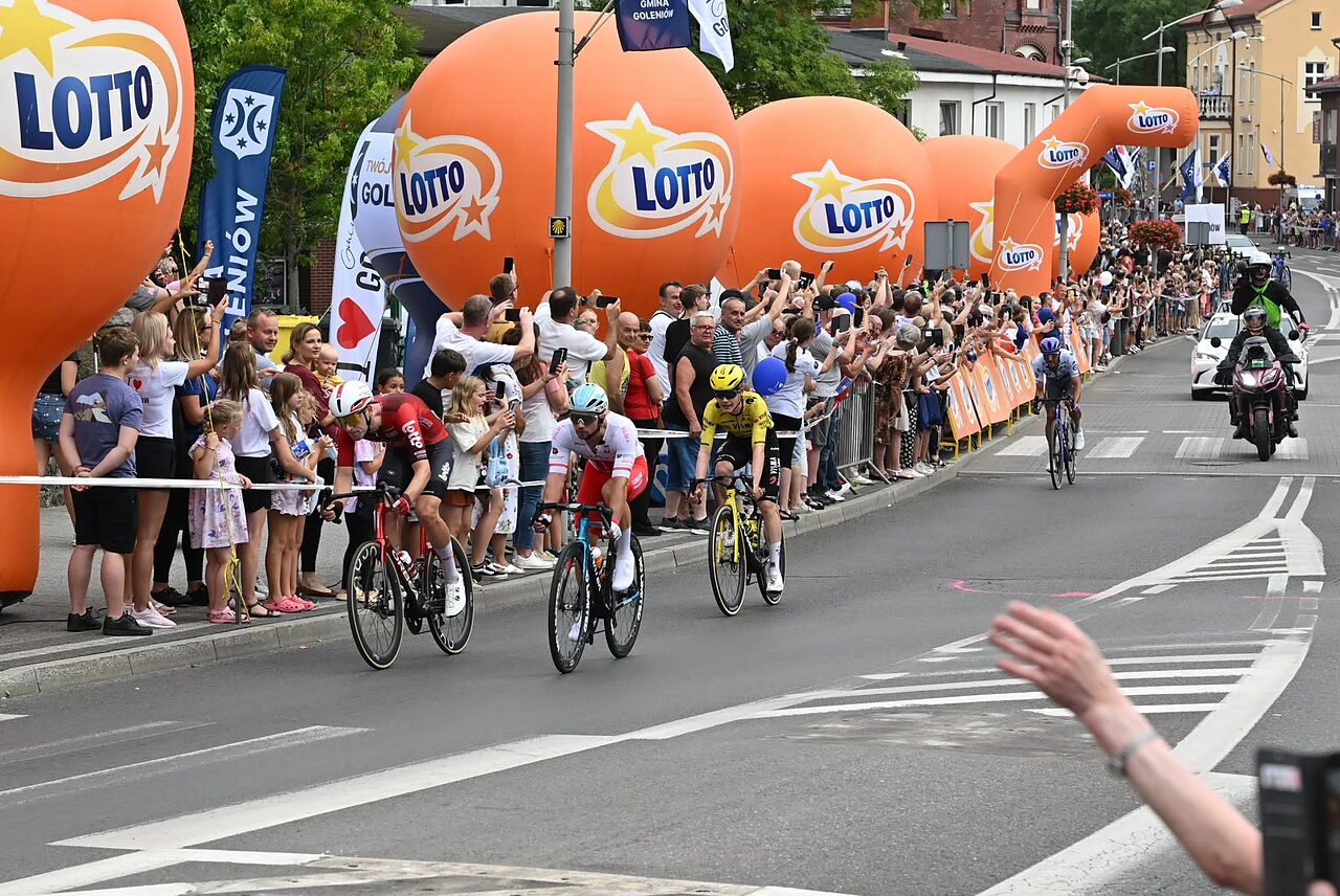 Anton Schiffer (Visma-Lease a Bike) e Jonas Rutsch (Lotto-Intermarché), insieme ai polacchi Patryk Stosz e Radosław Frątczak (nazionale polacca) in fuga nella seconda tappa del Tour de Pologne ©Tour de Pologne via X