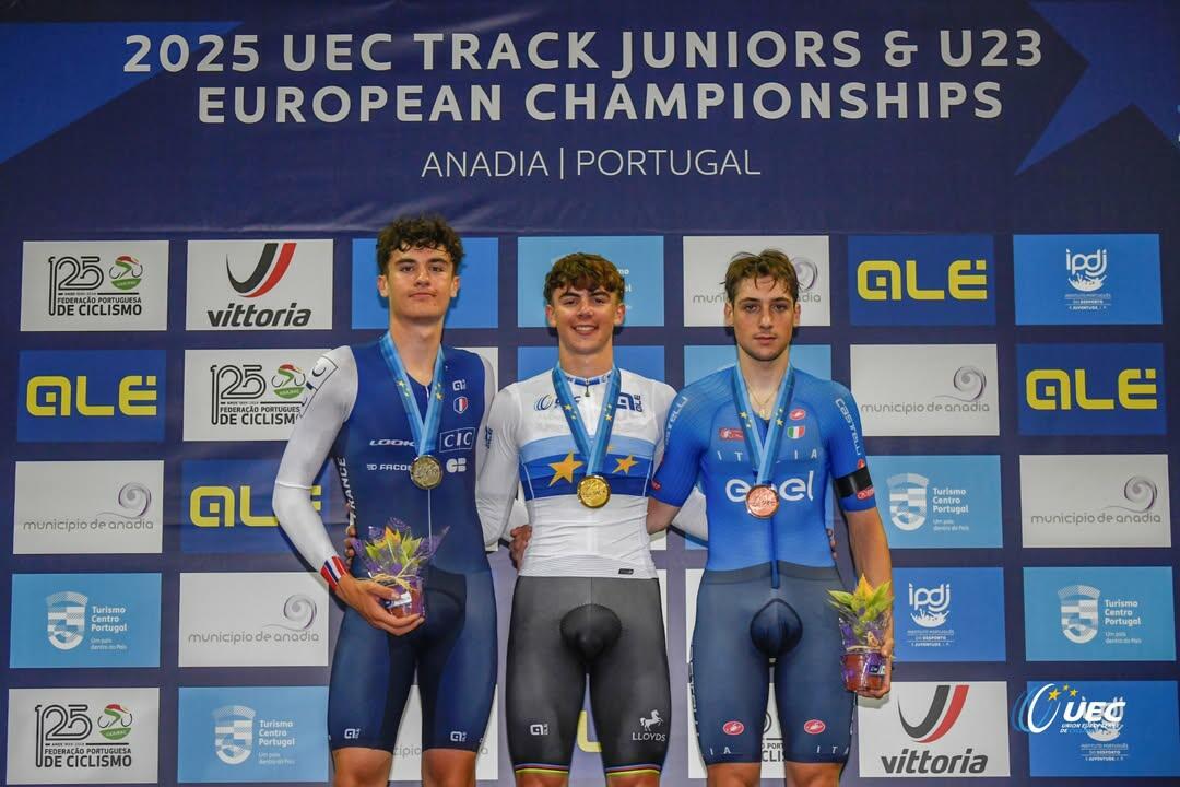 Ruben Ferrari sul podio dei Campionati Europei su pista Juniores e U23 ©Union Européenne de Cyclisme
