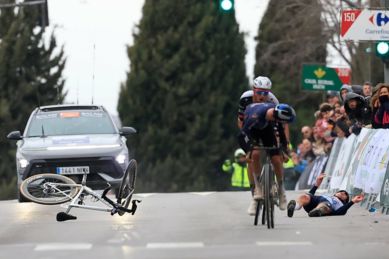 Maxim Van Gils a terra, dopo il contatto con Jan Christen (©Cor Vos)