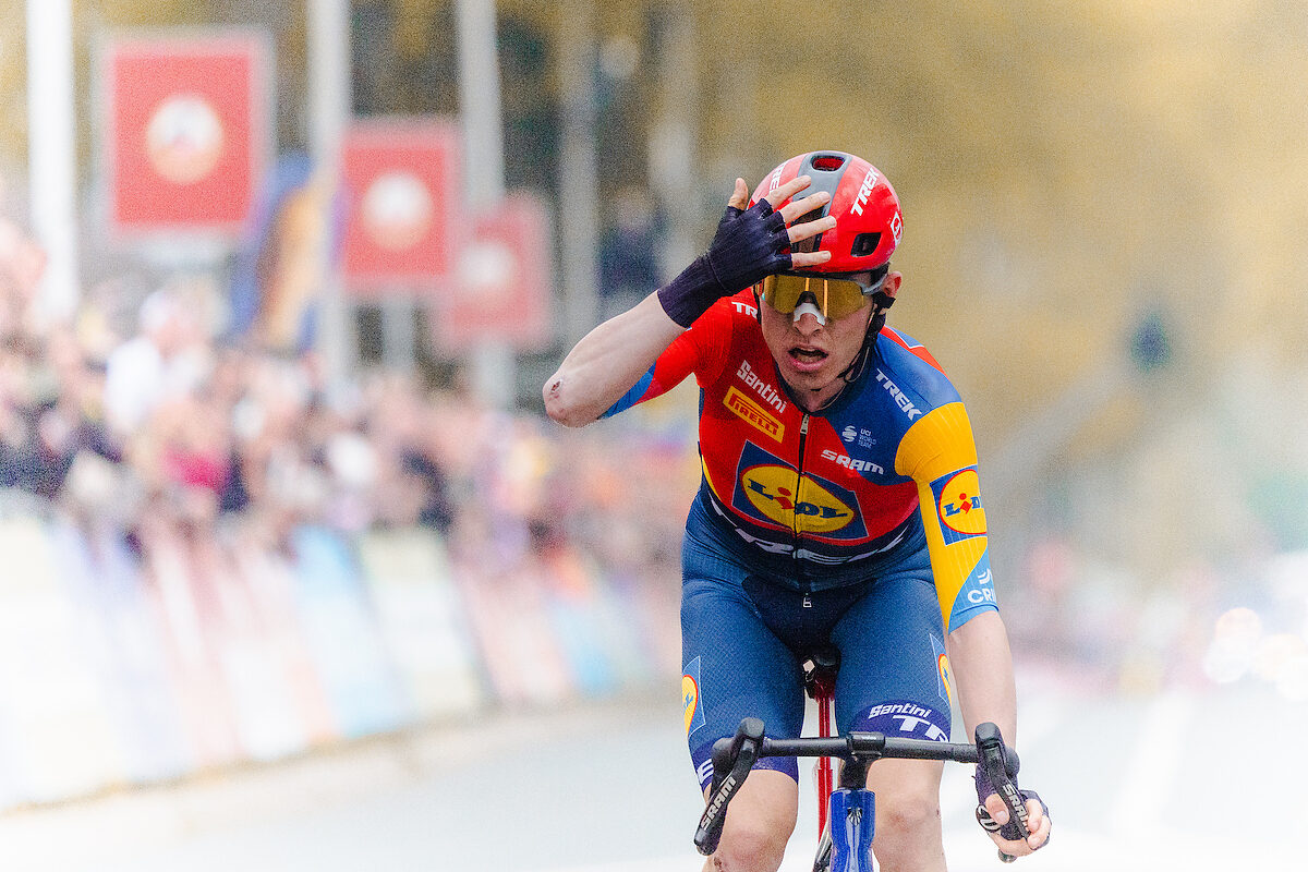 Mattias Skjelmose sul traguardo dell'Amstel Gold Race 2024 © Domestique / Harry Talbot