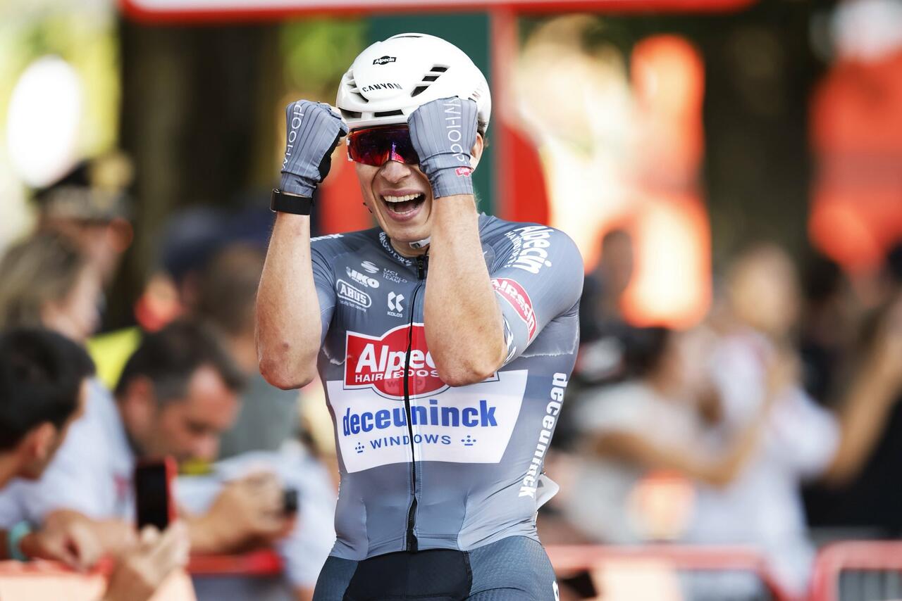 Jasper Philipsen dopo aver vinto la prima tappa della Vuelta a España 2025 © Alpecin-Deceuninck via X