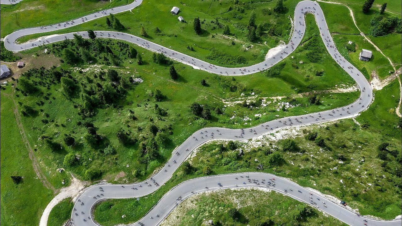 Un tratto dei 58 km di strade asfaltate del Sellaronda Bike Day © Sellaronda Bike Day