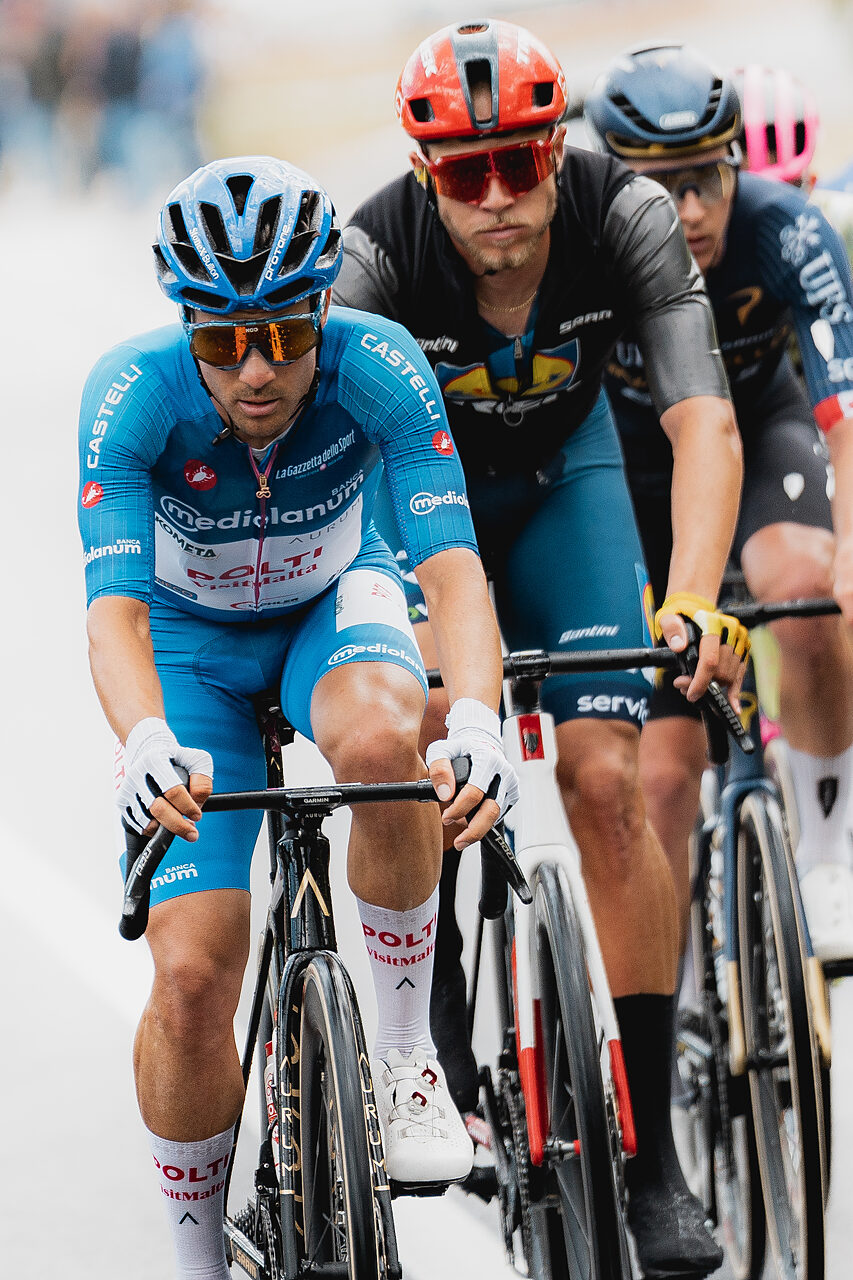 Sevilla, Milan, Zukowsky, Van der Lee e Naberman in fuga durante la settima tappa del Giro d'Italia © Giro d'Italia / Mirror Media / LaPresse / Tony Esnault via X